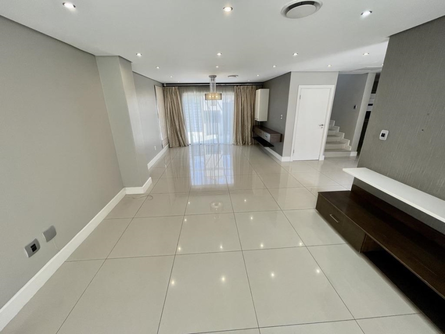 To Let 3 Bedroom Property for Rent in Izinga Ridge KwaZulu-Natal