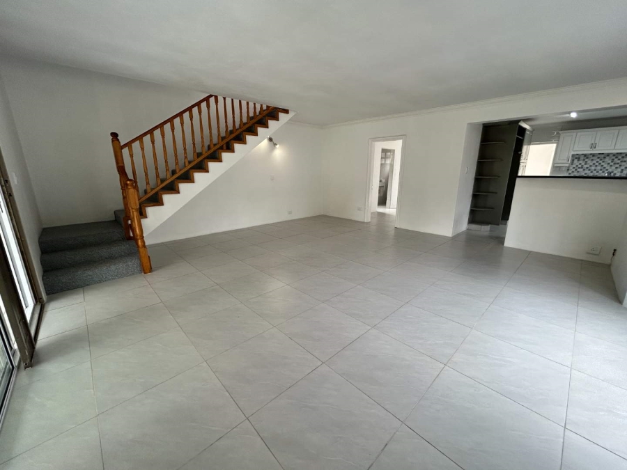 To Let 3 Bedroom Property for Rent in Kloof KwaZulu-Natal