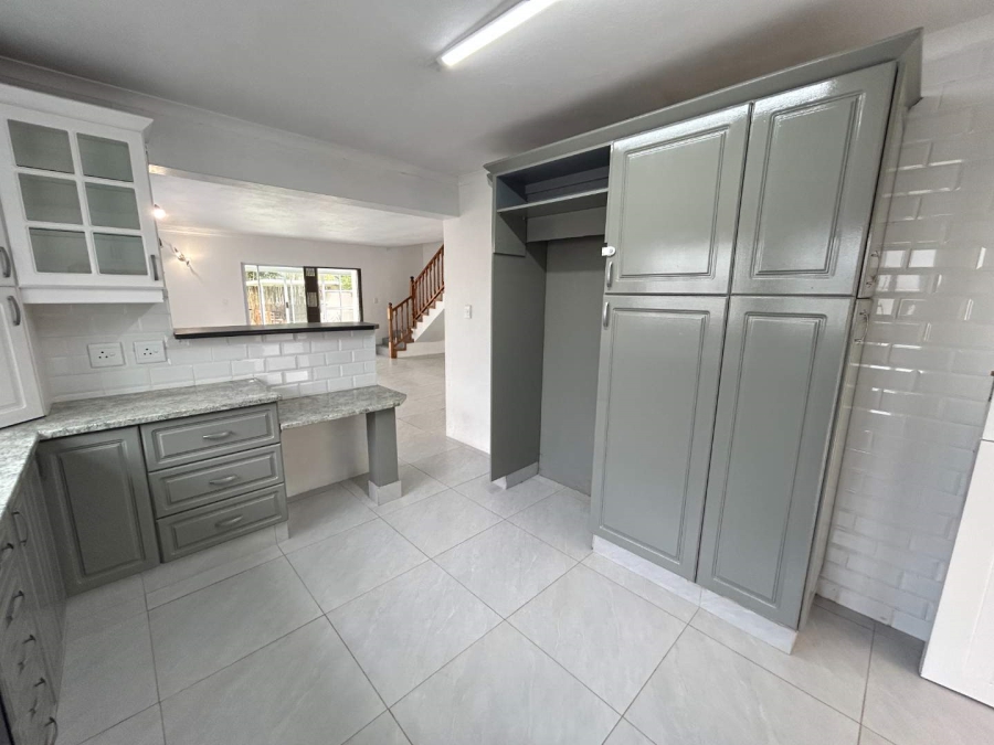 To Let 3 Bedroom Property for Rent in Kloof KwaZulu-Natal