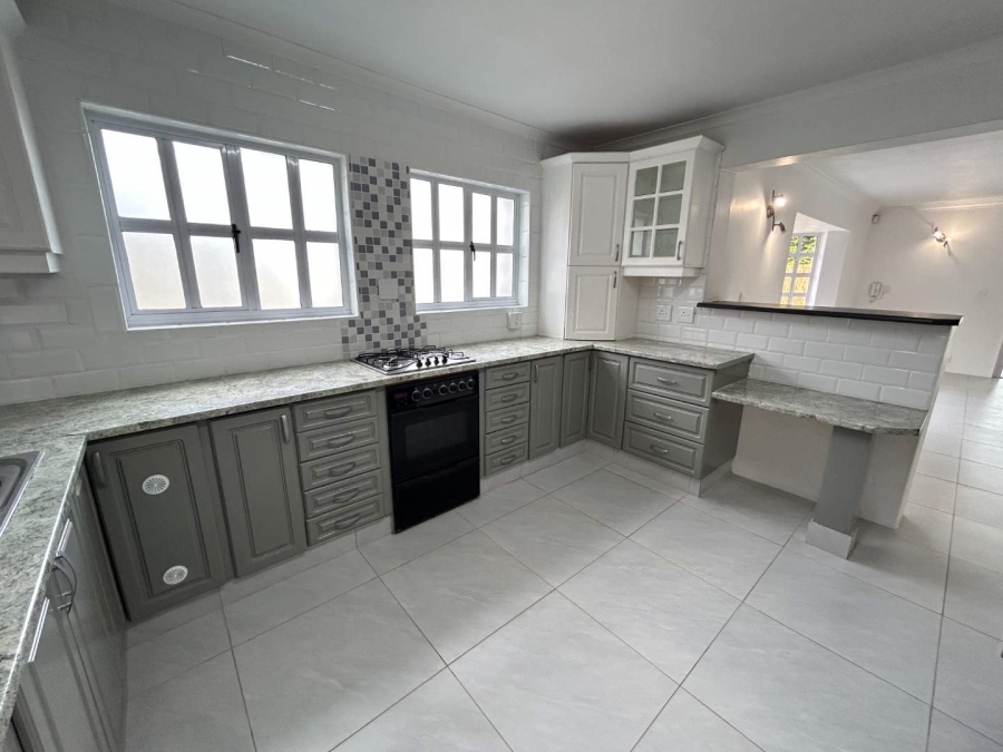 To Let 3 Bedroom Property for Rent in Kloof KwaZulu-Natal