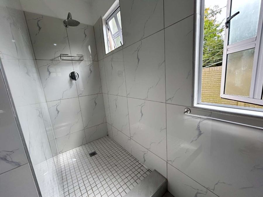 To Let 3 Bedroom Property for Rent in Kloof KwaZulu-Natal