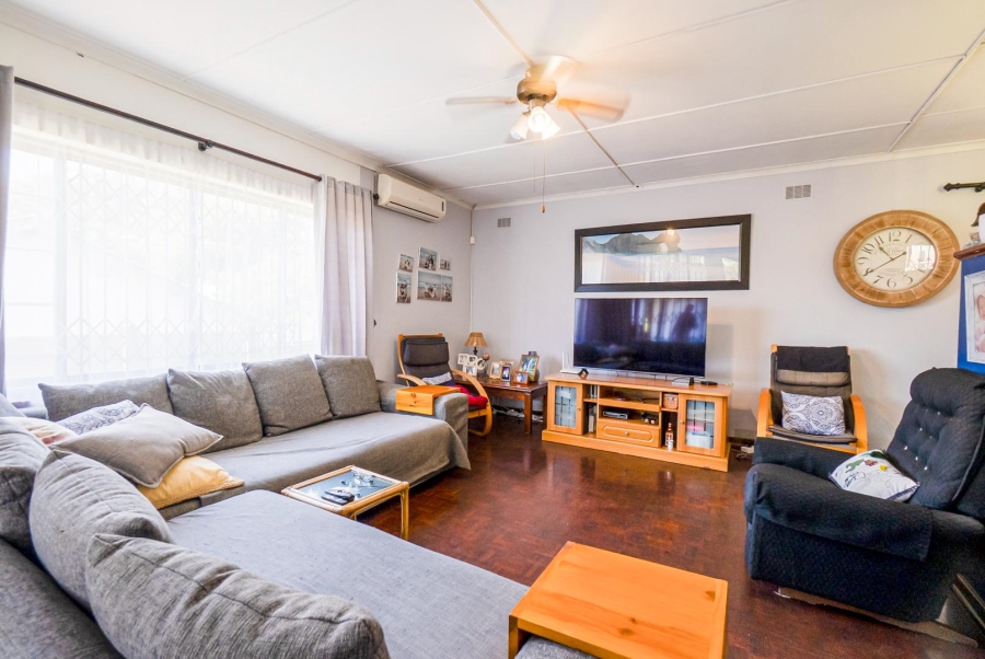 4 Bedroom Property for Sale in Amanzimtoti KwaZulu-Natal