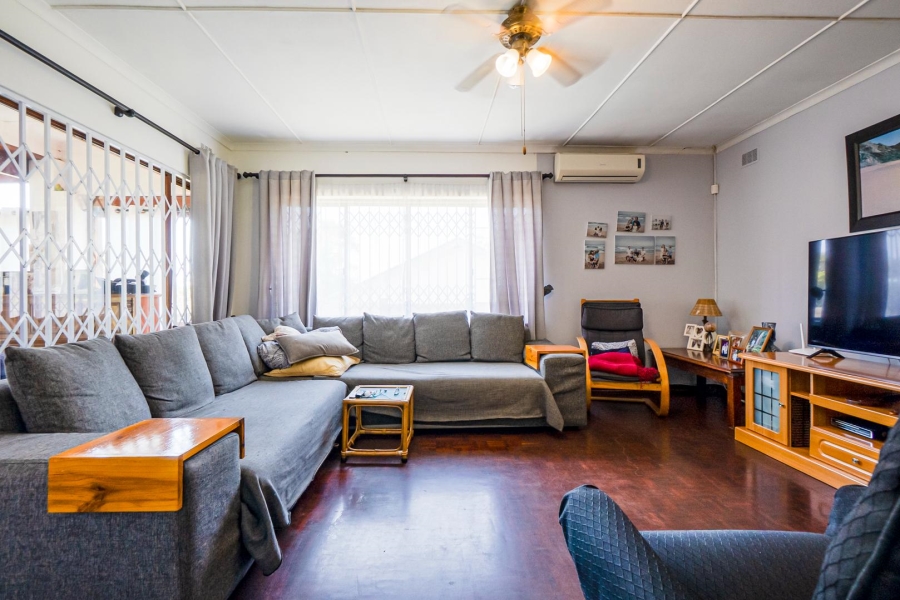 4 Bedroom Property for Sale in Amanzimtoti KwaZulu-Natal