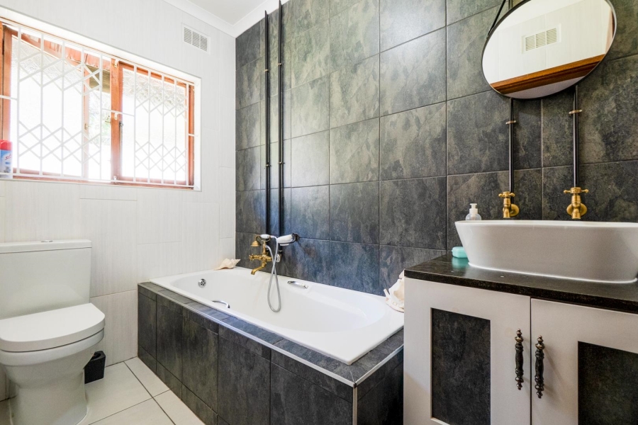 4 Bedroom Property for Sale in Amanzimtoti KwaZulu-Natal