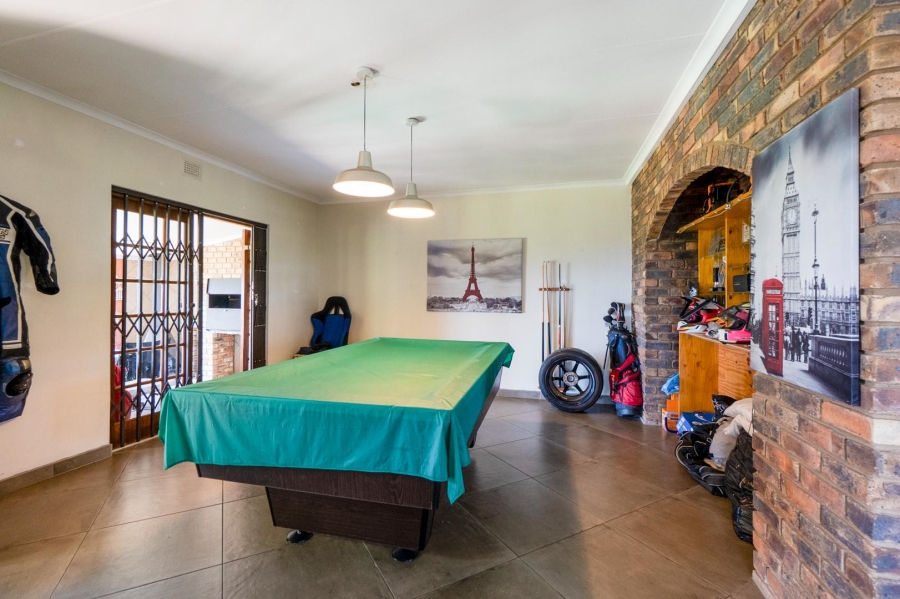 4 Bedroom Property for Sale in Amanzimtoti KwaZulu-Natal