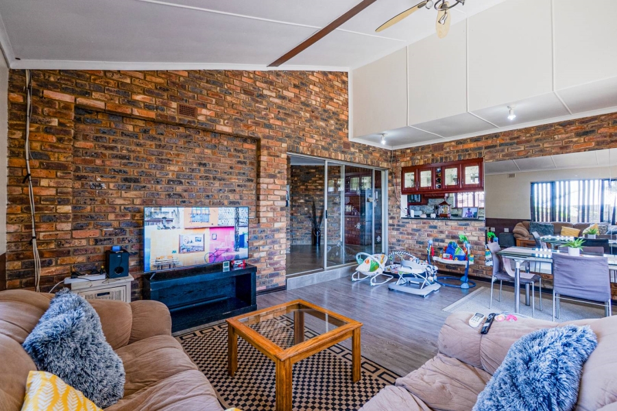 4 Bedroom Property for Sale in Amanzimtoti KwaZulu-Natal