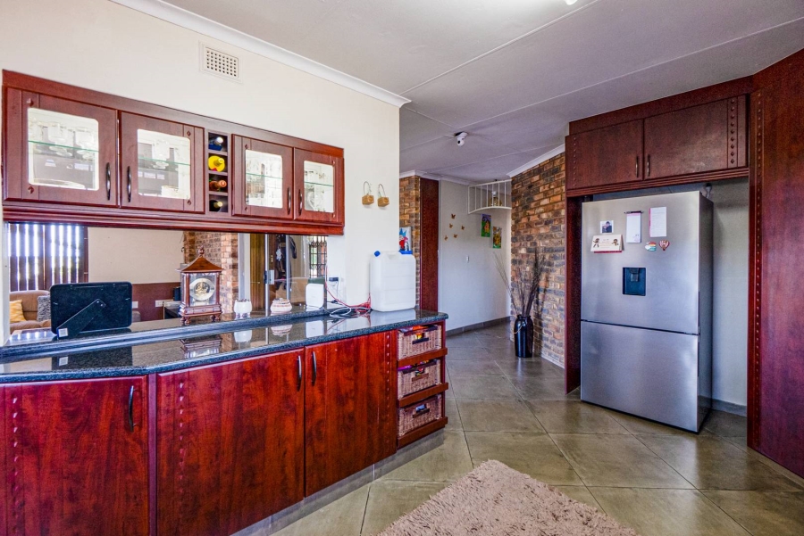 4 Bedroom Property for Sale in Amanzimtoti KwaZulu-Natal