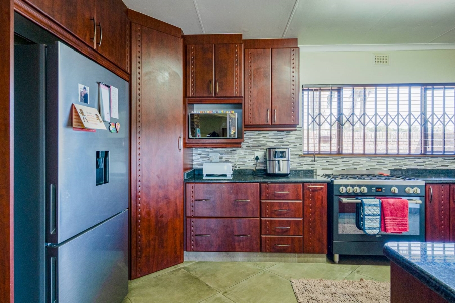 4 Bedroom Property for Sale in Amanzimtoti KwaZulu-Natal