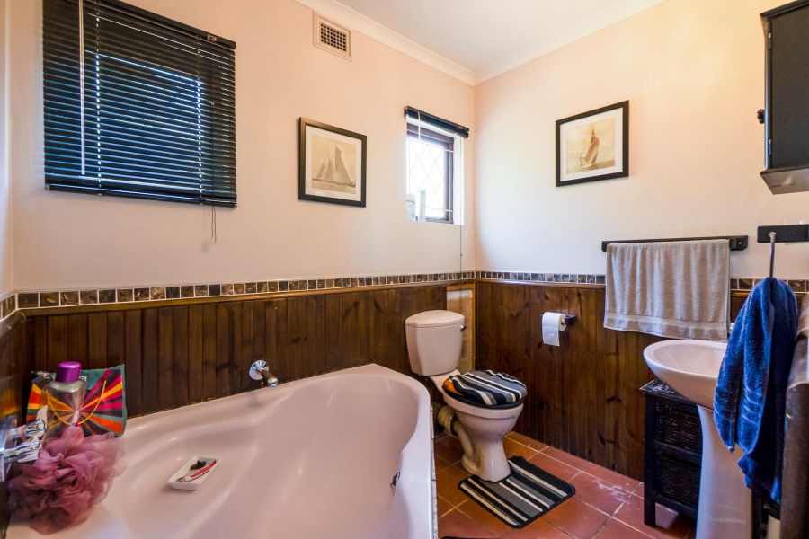 4 Bedroom Property for Sale in Amanzimtoti KwaZulu-Natal