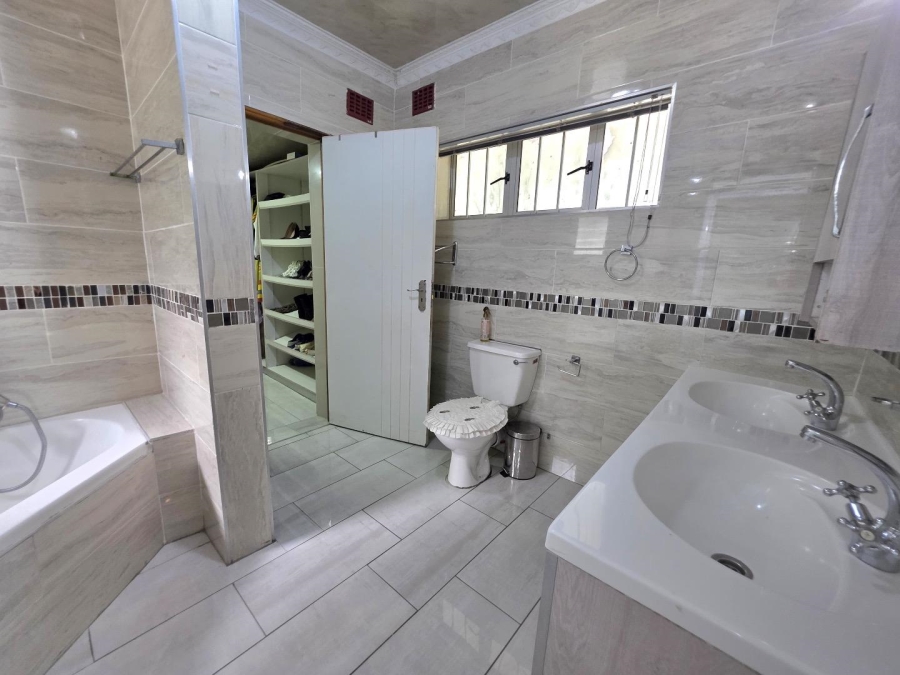 3 Bedroom Property for Sale in Kloof KwaZulu-Natal