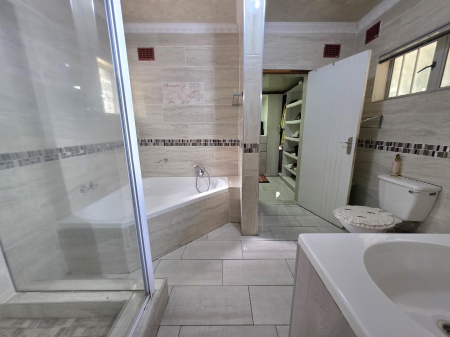 3 Bedroom Property for Sale in Kloof KwaZulu-Natal