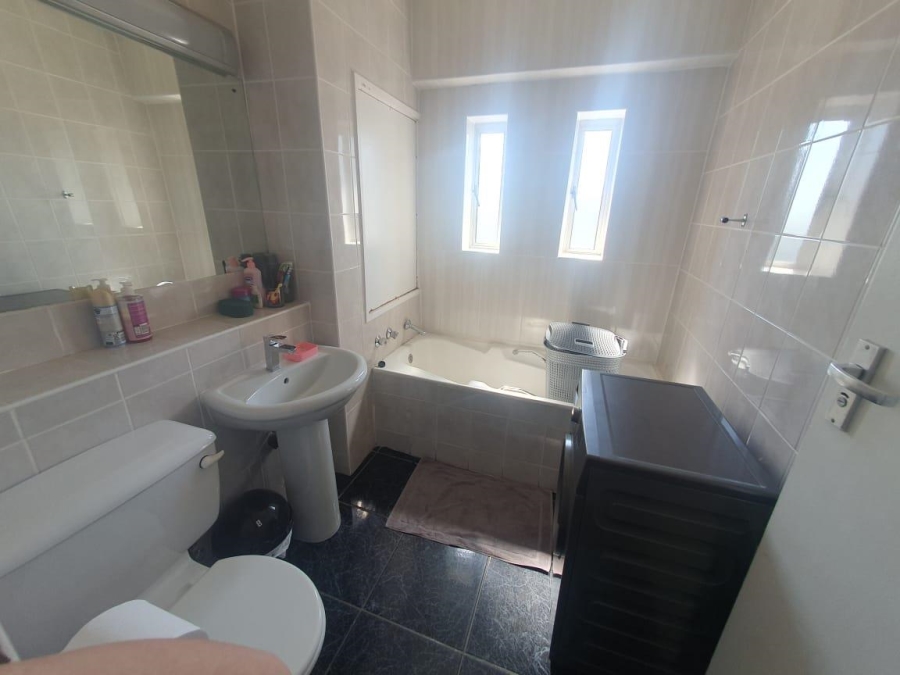 2 Bedroom Property for Sale in Amanzimtoti KwaZulu-Natal