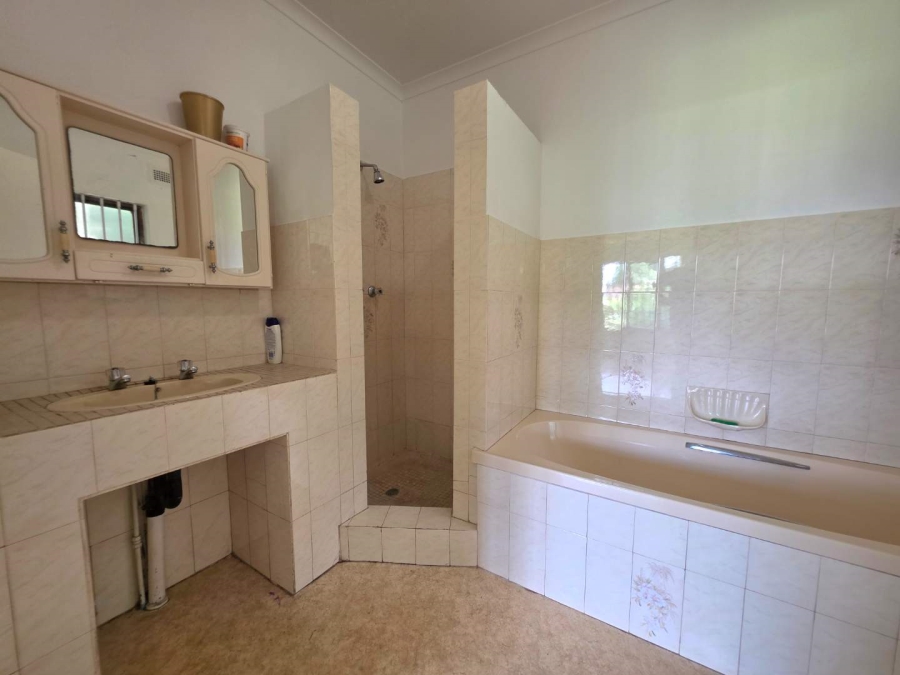 4 Bedroom Property for Sale in Kloof KwaZulu-Natal