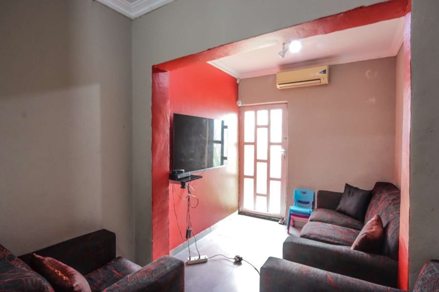 6 Bedroom Property for Sale in Woodhaven KwaZulu-Natal