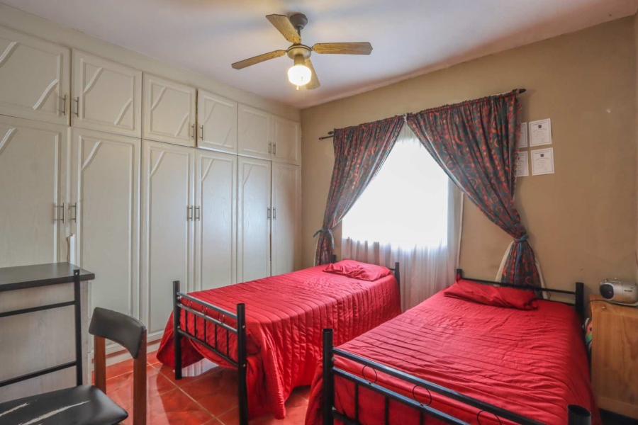 6 Bedroom Property for Sale in Woodhaven KwaZulu-Natal