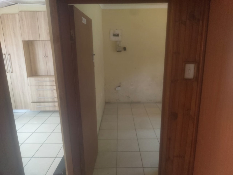 2 Bedroom Property for Sale in Umlazi KwaZulu-Natal