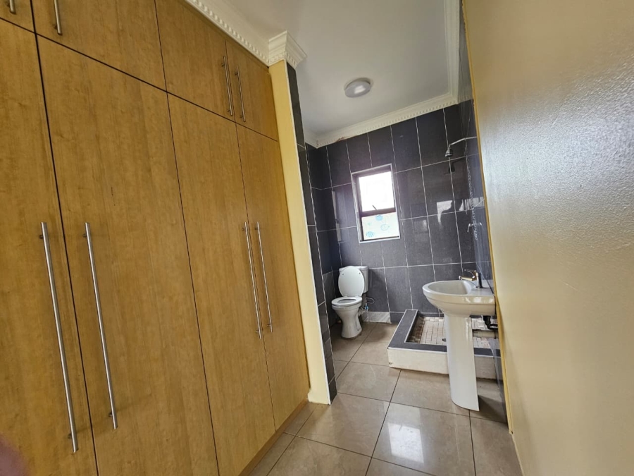 To Let 5 Bedroom Property for Rent in Birdswood KwaZulu-Natal