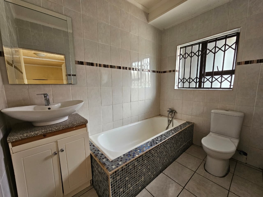 4 Bedroom Property for Sale in Veld En Vlei KwaZulu-Natal