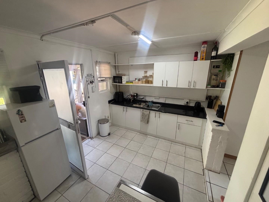 To Let 1 Bedroom Property for Rent in Kloof KwaZulu-Natal