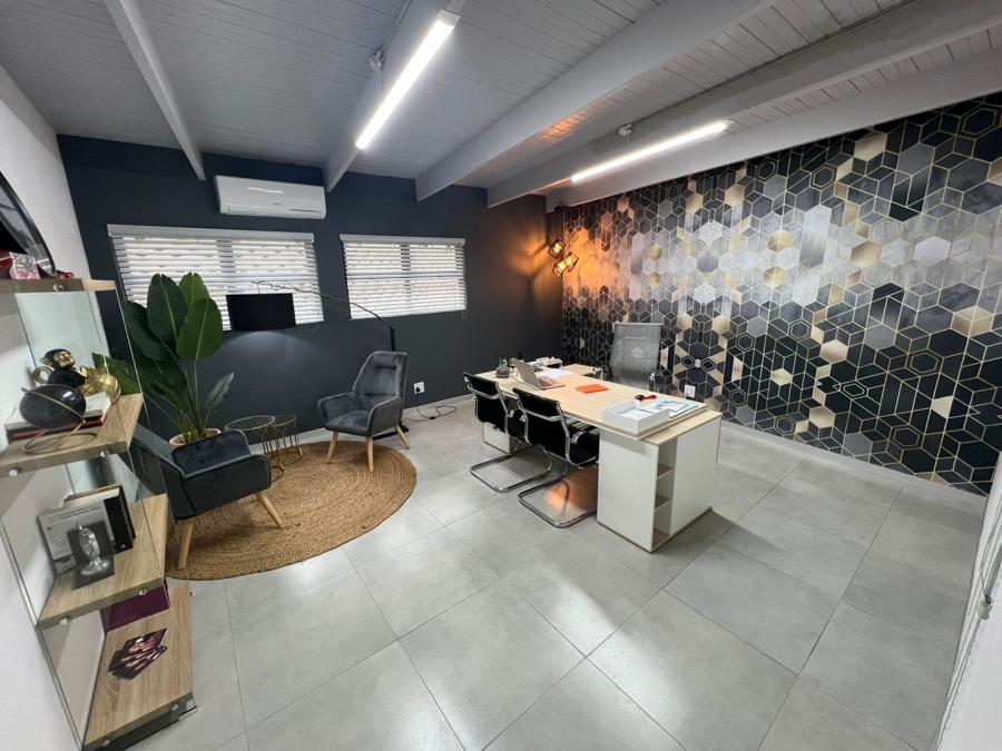 To Let commercial Property for Rent in Kloof KwaZulu-Natal