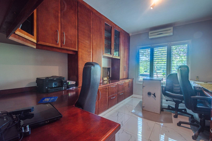 5 Bedroom Property for Sale in Everton KwaZulu-Natal