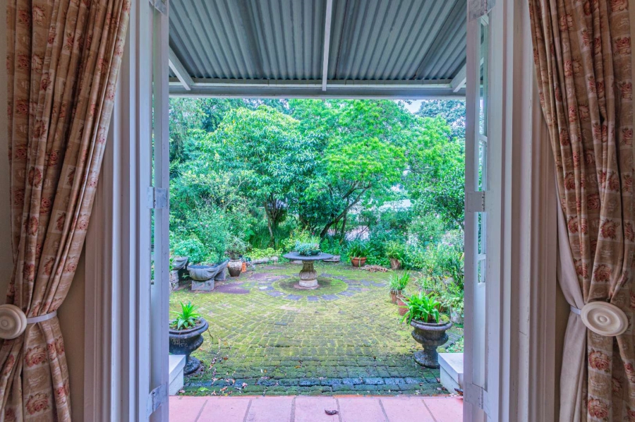 6 Bedroom Property for Sale in Kloof KwaZulu-Natal