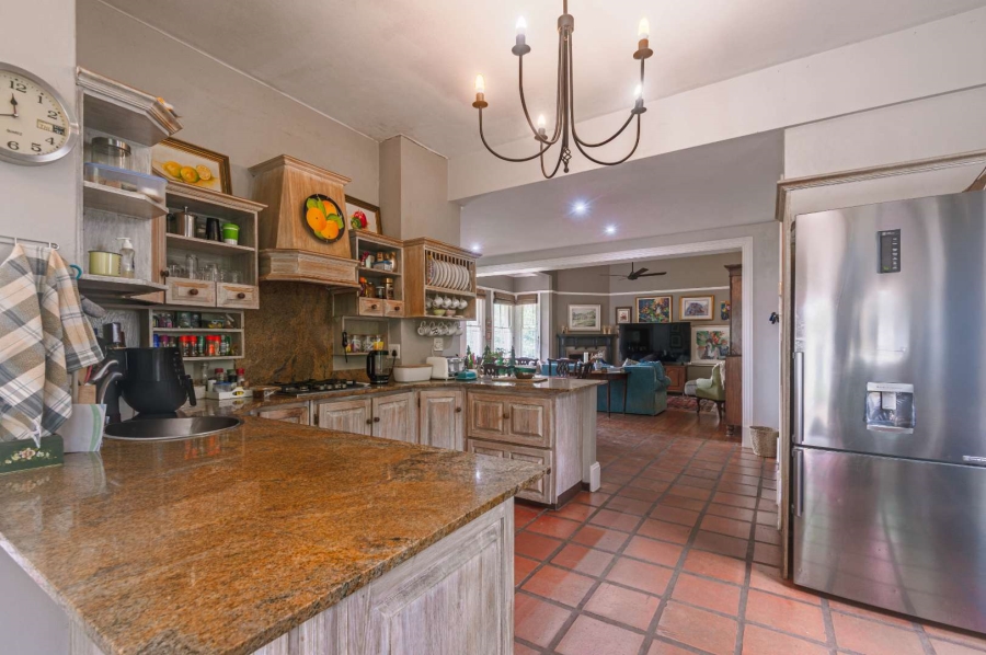 6 Bedroom Property for Sale in Kloof KwaZulu-Natal