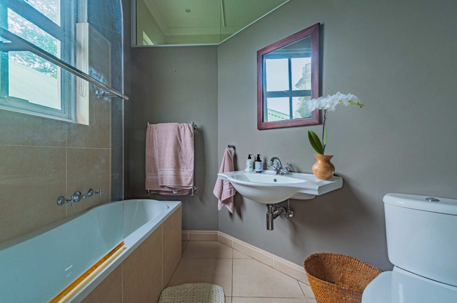 6 Bedroom Property for Sale in Kloof KwaZulu-Natal