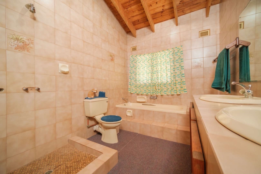 5 Bedroom Property for Sale in Waterfall KwaZulu-Natal