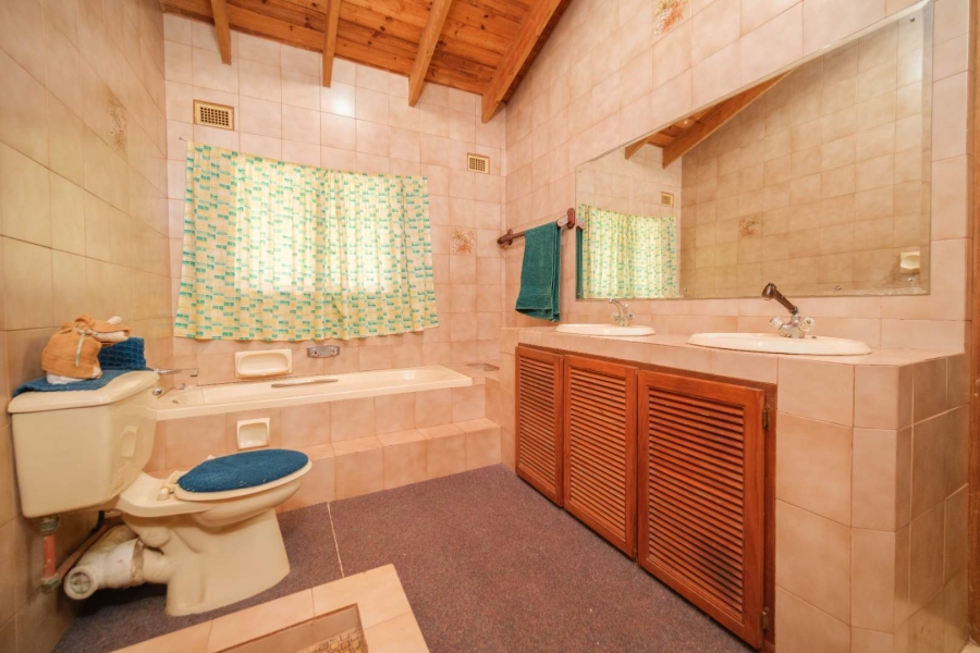 5 Bedroom Property for Sale in Waterfall KwaZulu-Natal