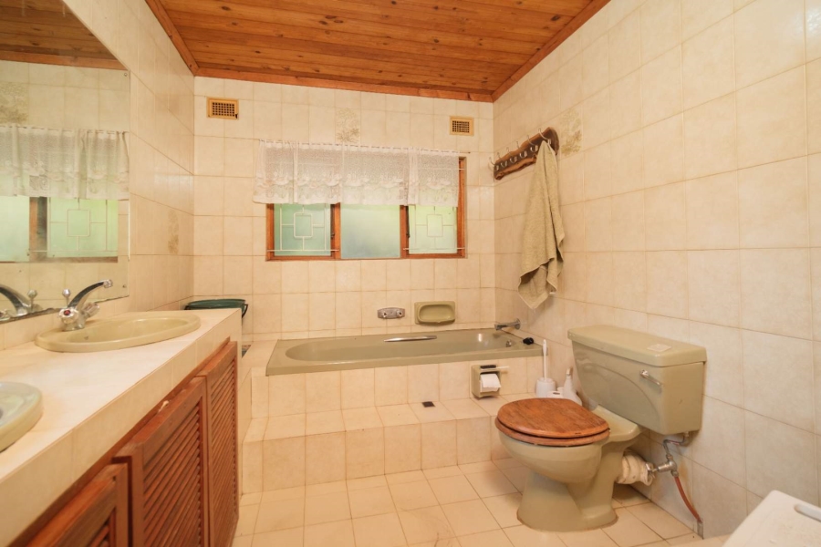 5 Bedroom Property for Sale in Waterfall KwaZulu-Natal