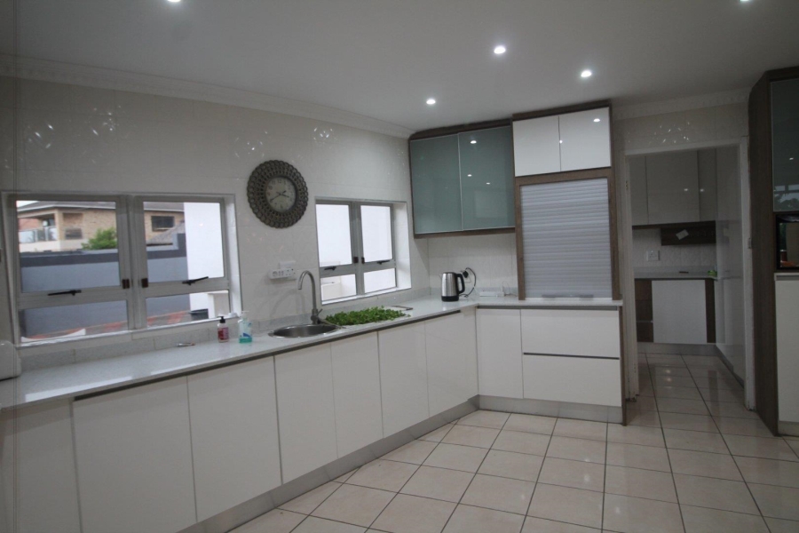 5 Bedroom Property for Sale in La Mercy KwaZulu-Natal