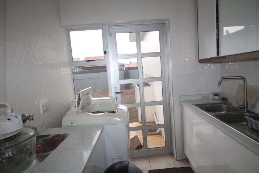 5 Bedroom Property for Sale in La Mercy KwaZulu-Natal