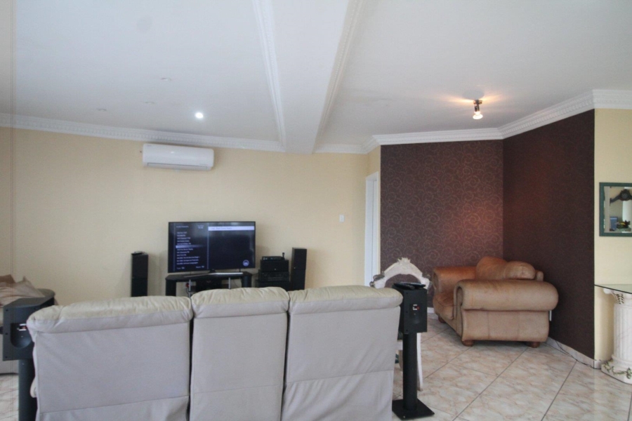 5 Bedroom Property for Sale in La Mercy KwaZulu-Natal