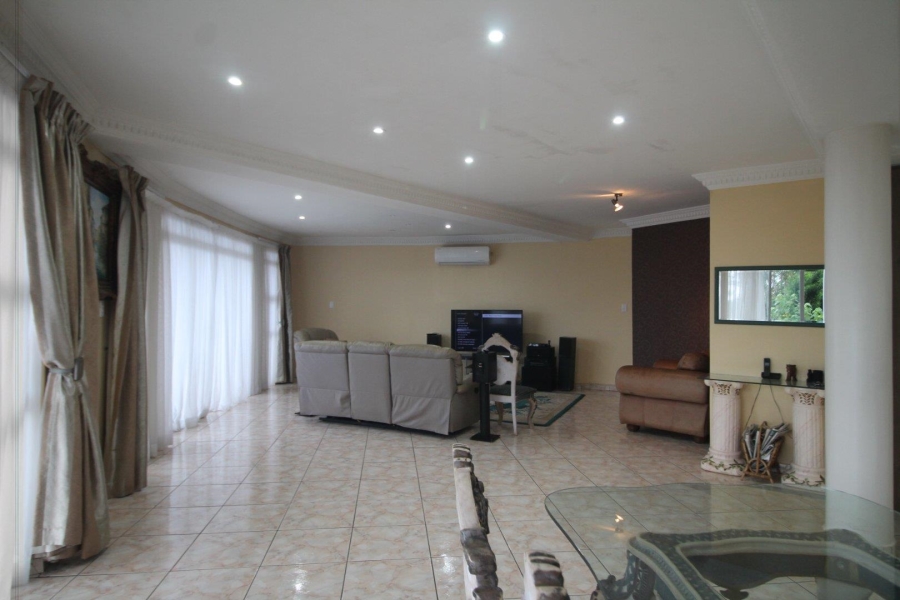 5 Bedroom Property for Sale in La Mercy KwaZulu-Natal