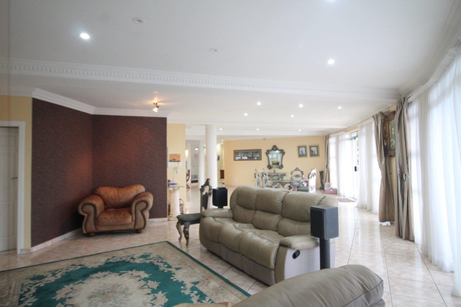 5 Bedroom Property for Sale in La Mercy KwaZulu-Natal