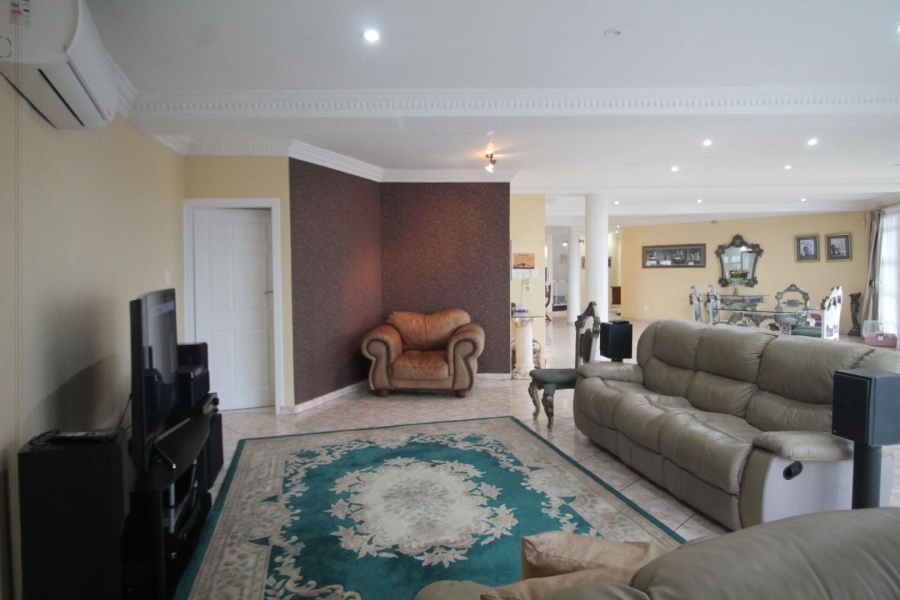 5 Bedroom Property for Sale in La Mercy KwaZulu-Natal