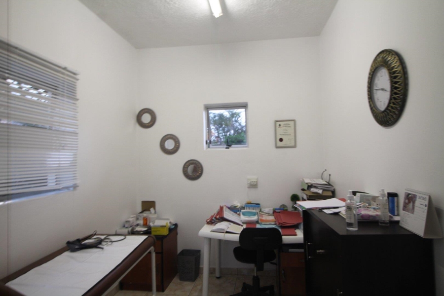 5 Bedroom Property for Sale in La Mercy KwaZulu-Natal