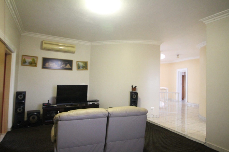 5 Bedroom Property for Sale in La Mercy KwaZulu-Natal