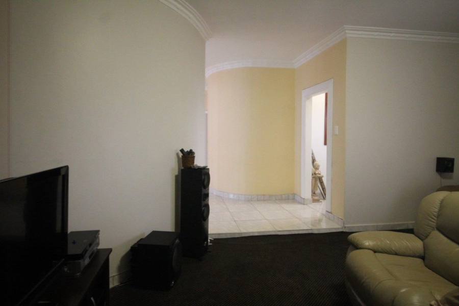 5 Bedroom Property for Sale in La Mercy KwaZulu-Natal