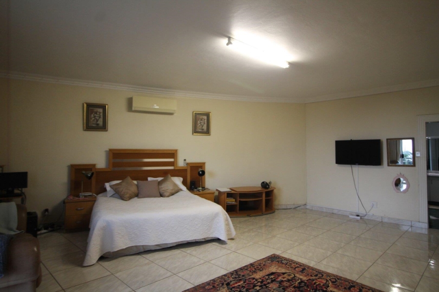 5 Bedroom Property for Sale in La Mercy KwaZulu-Natal