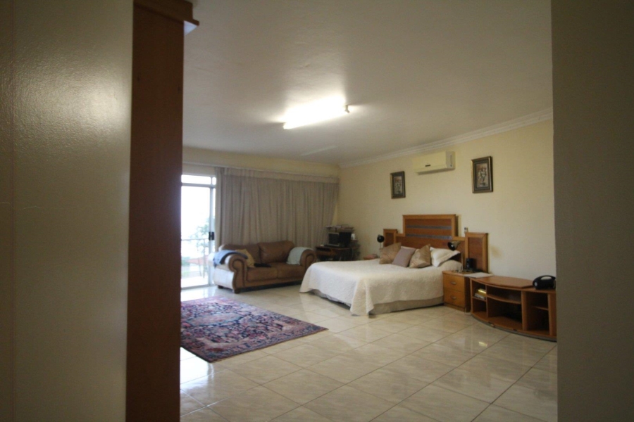 5 Bedroom Property for Sale in La Mercy KwaZulu-Natal