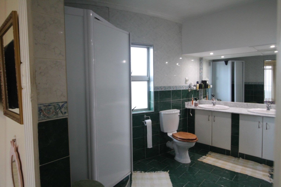 5 Bedroom Property for Sale in La Mercy KwaZulu-Natal