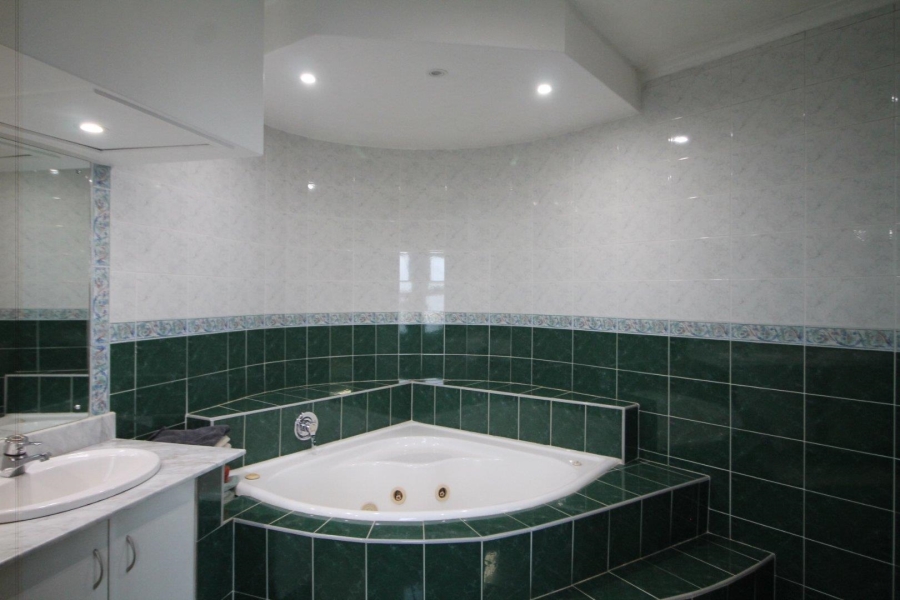 5 Bedroom Property for Sale in La Mercy KwaZulu-Natal