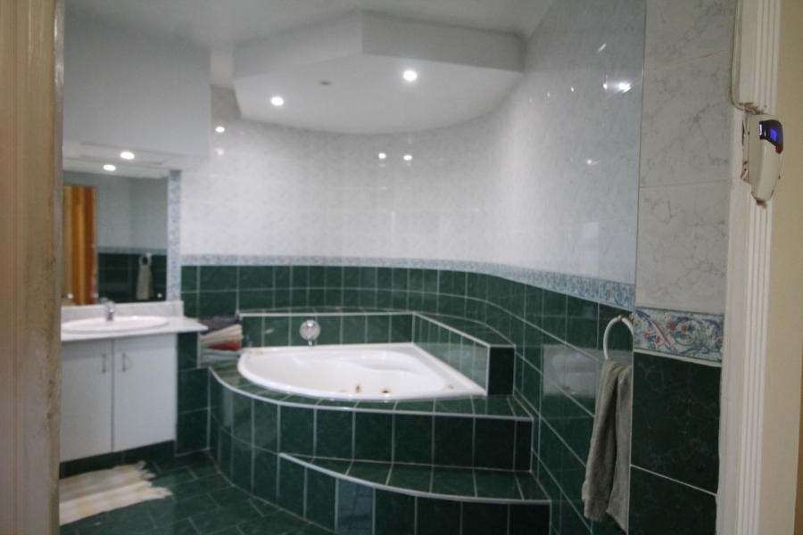 5 Bedroom Property for Sale in La Mercy KwaZulu-Natal