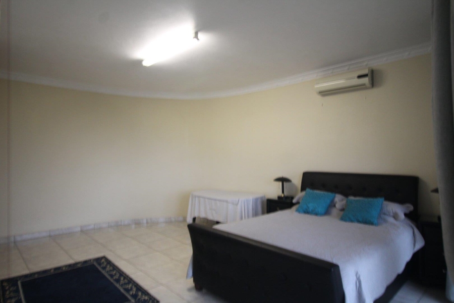 5 Bedroom Property for Sale in La Mercy KwaZulu-Natal