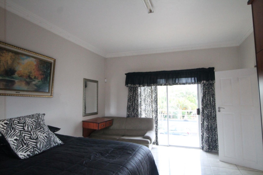 5 Bedroom Property for Sale in La Mercy KwaZulu-Natal