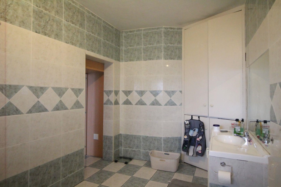 5 Bedroom Property for Sale in La Mercy KwaZulu-Natal