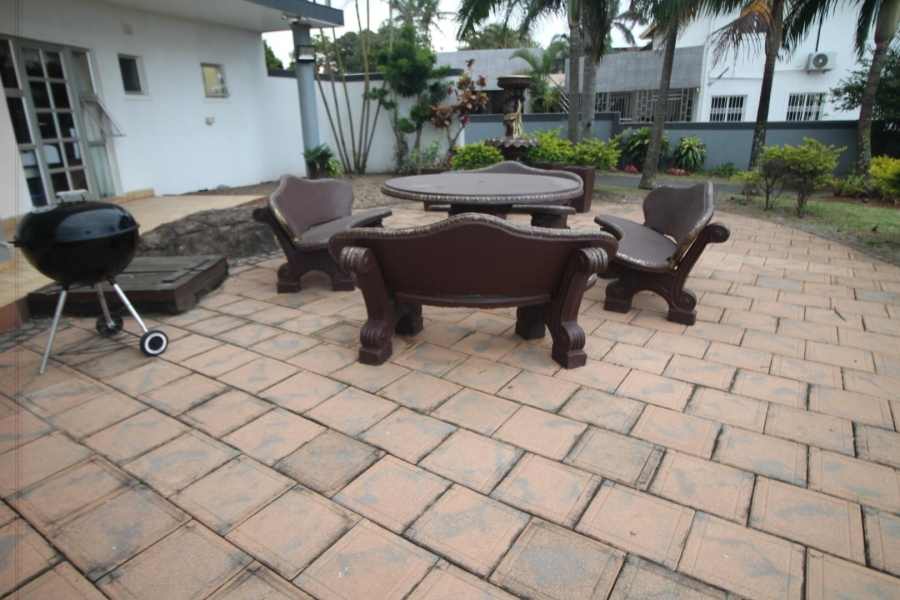 5 Bedroom Property for Sale in La Mercy KwaZulu-Natal