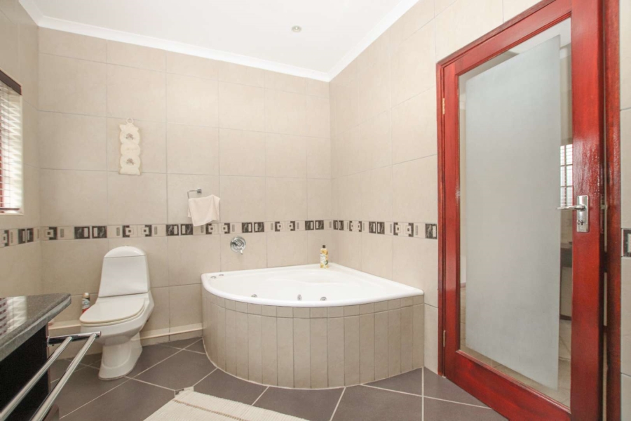 5 Bedroom Property for Sale in Herrwood Park KwaZulu-Natal